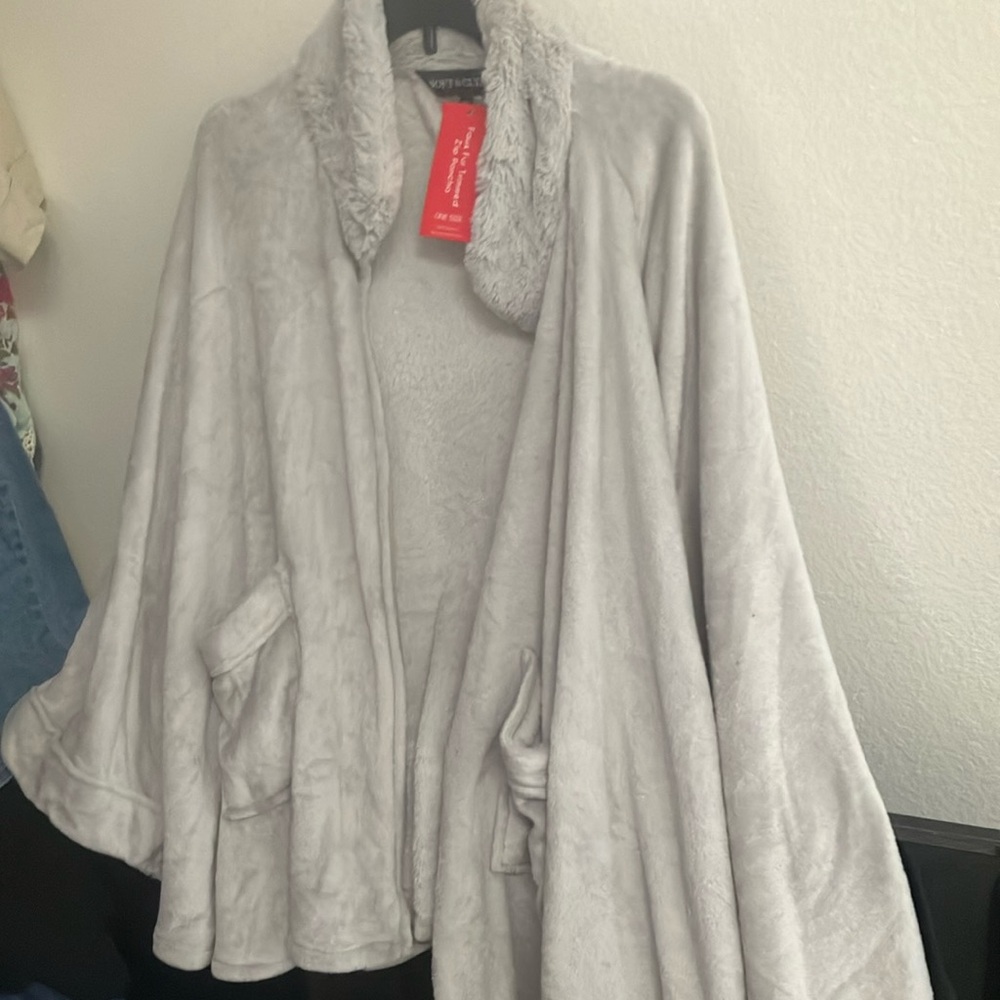 FINAL MARKDOWN Soft and cuddly faux fur trimmed zip front poncho